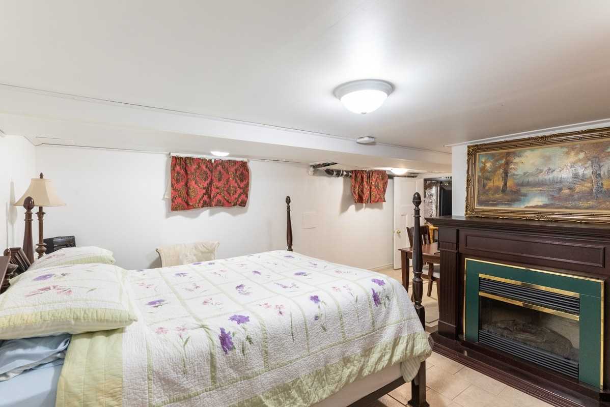 4327 Simcoe St