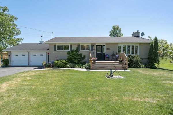 470 Dundas St, Greater Napanee