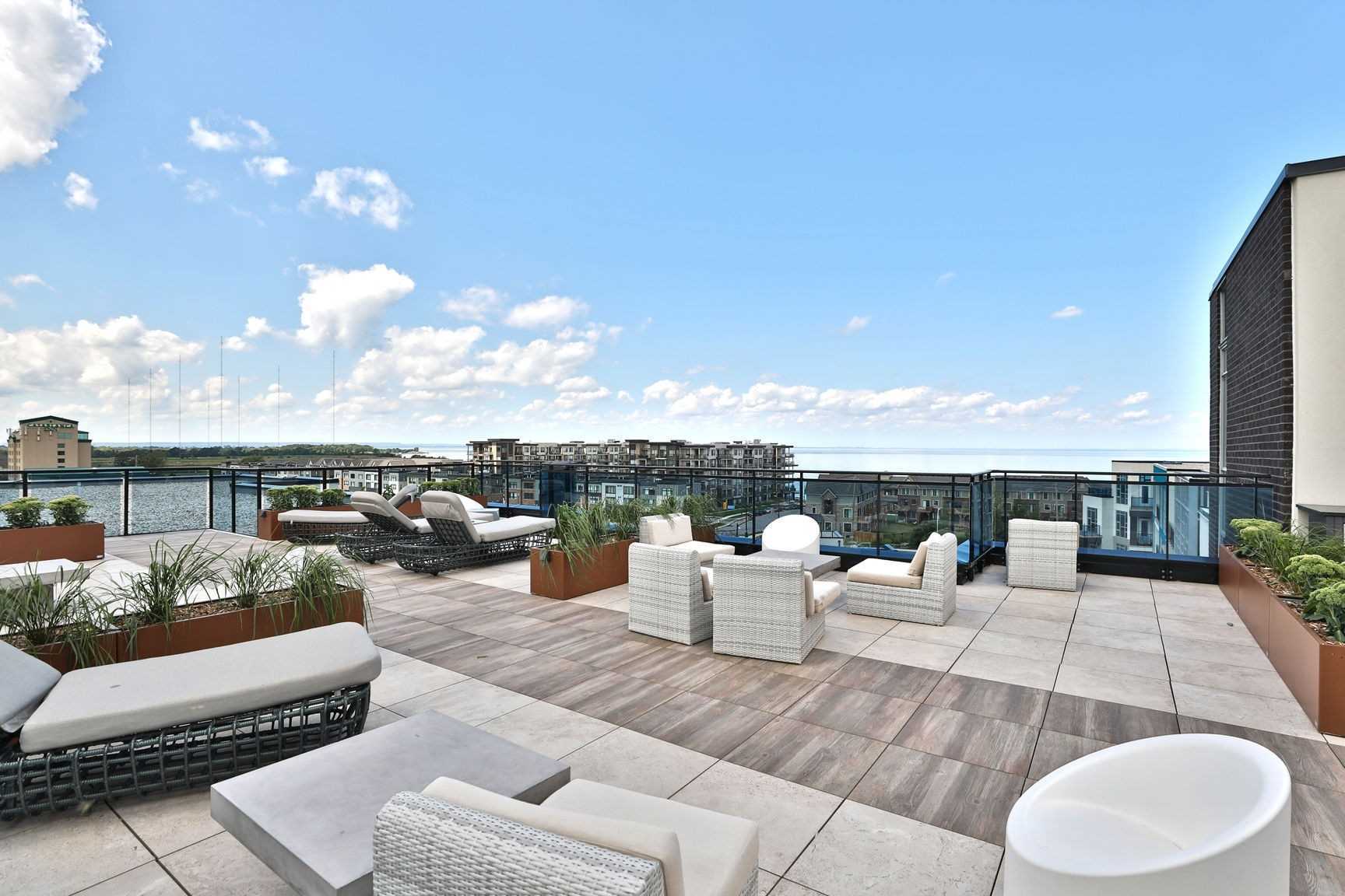 10 Concord Pl, #516