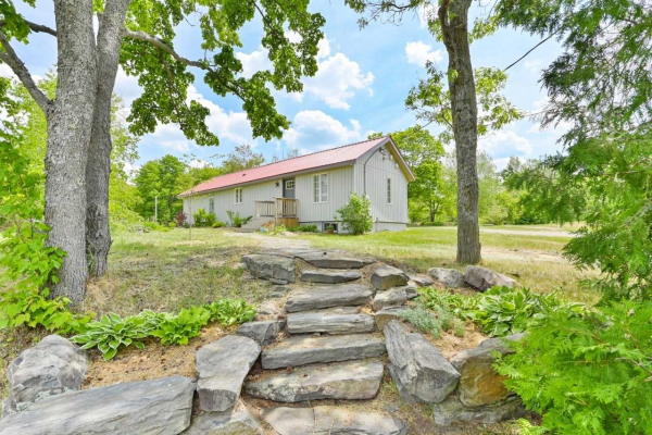 113456 Highway 7, Addington Highlands