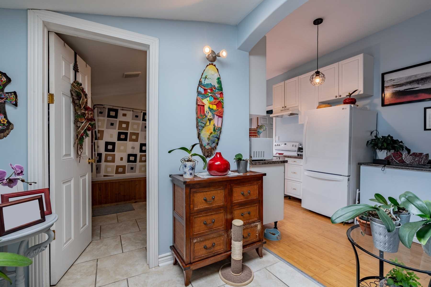 263 Ridout St