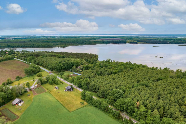 382 Fish Lake Rd, Prince Edward County
