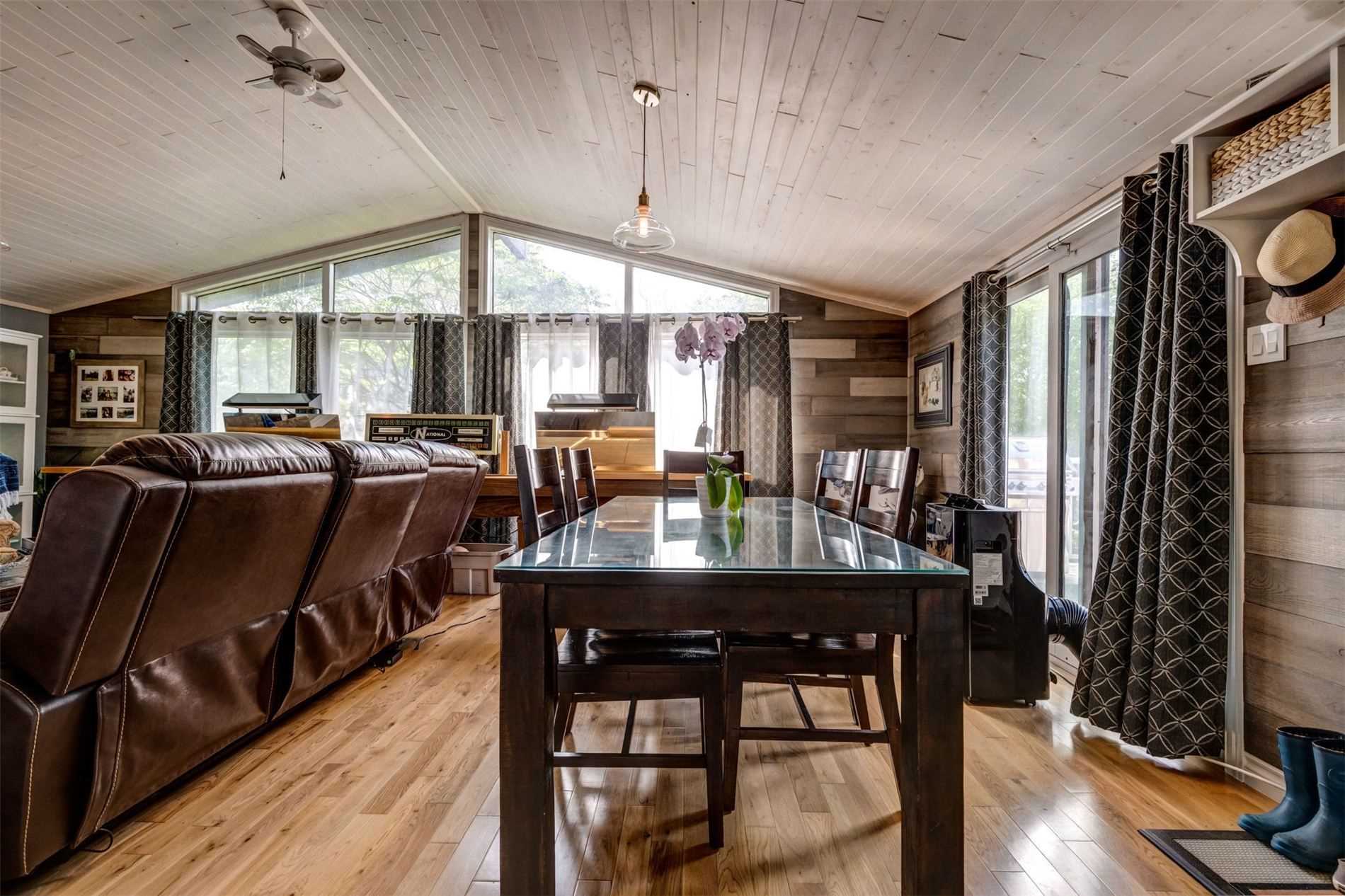 25 Lakeview Cottage Rd