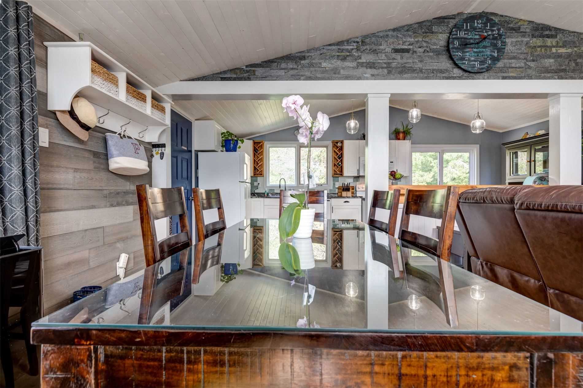25 Lakeview Cottage Rd