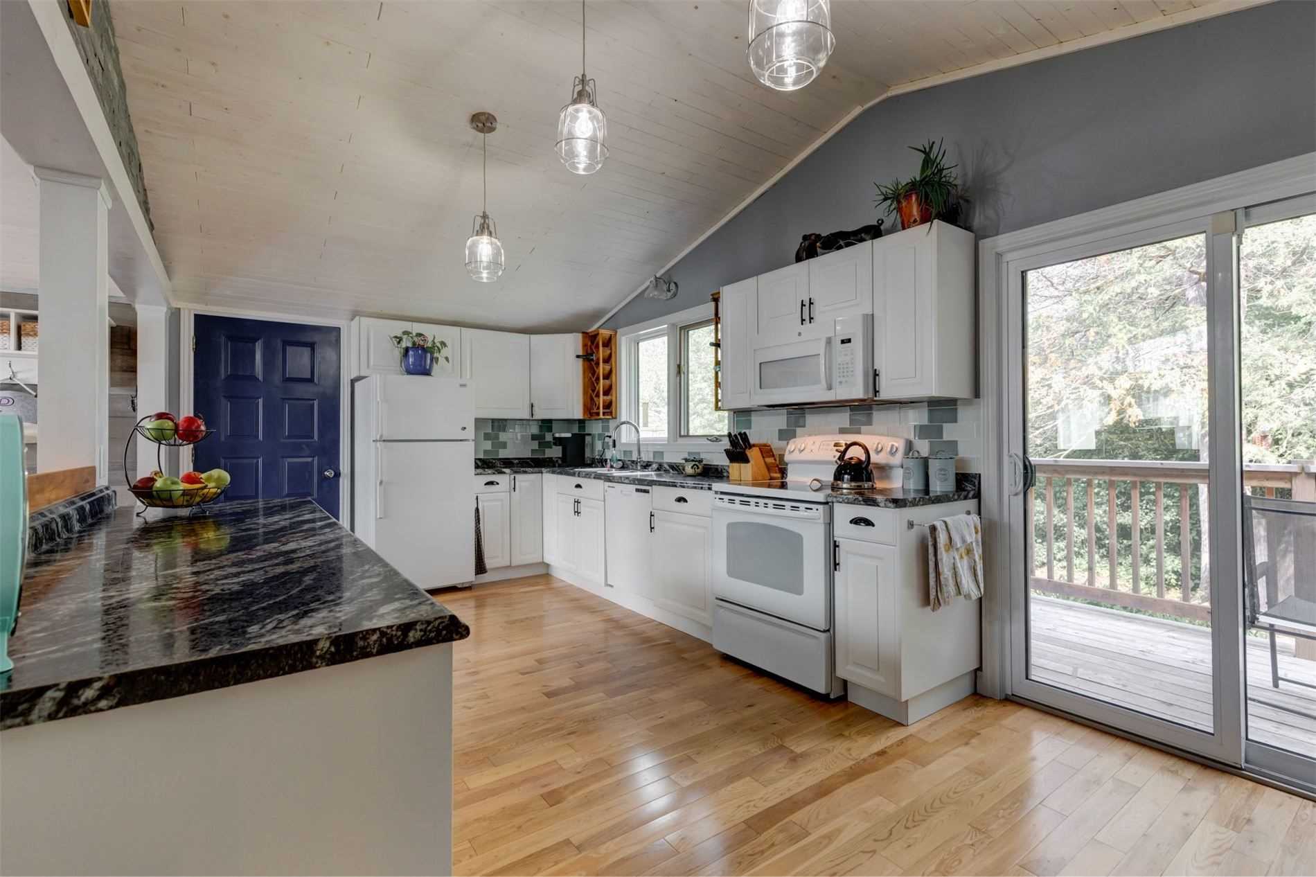 25 Lakeview Cottage Rd