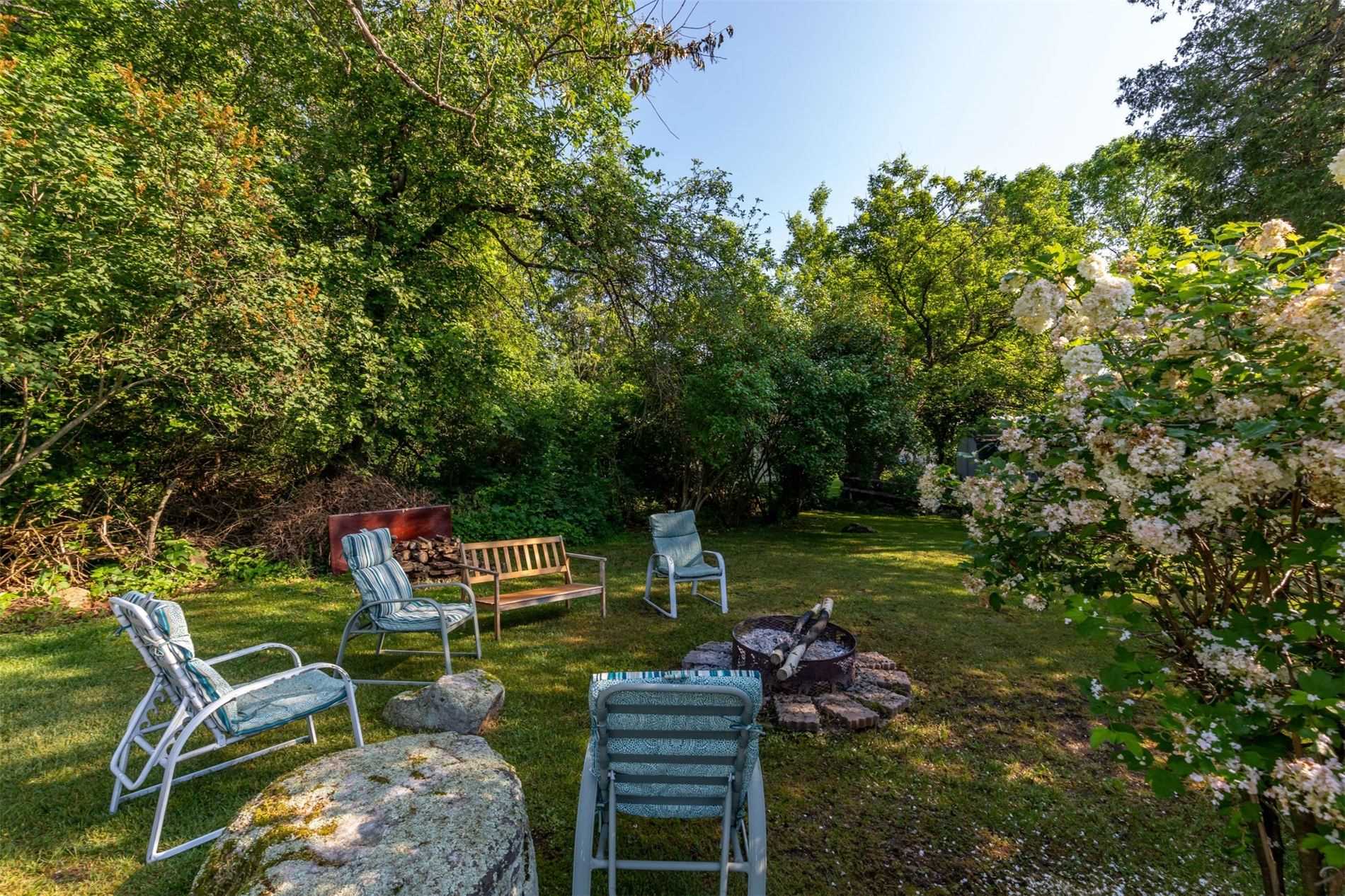 25 Lakeview Cottage Rd