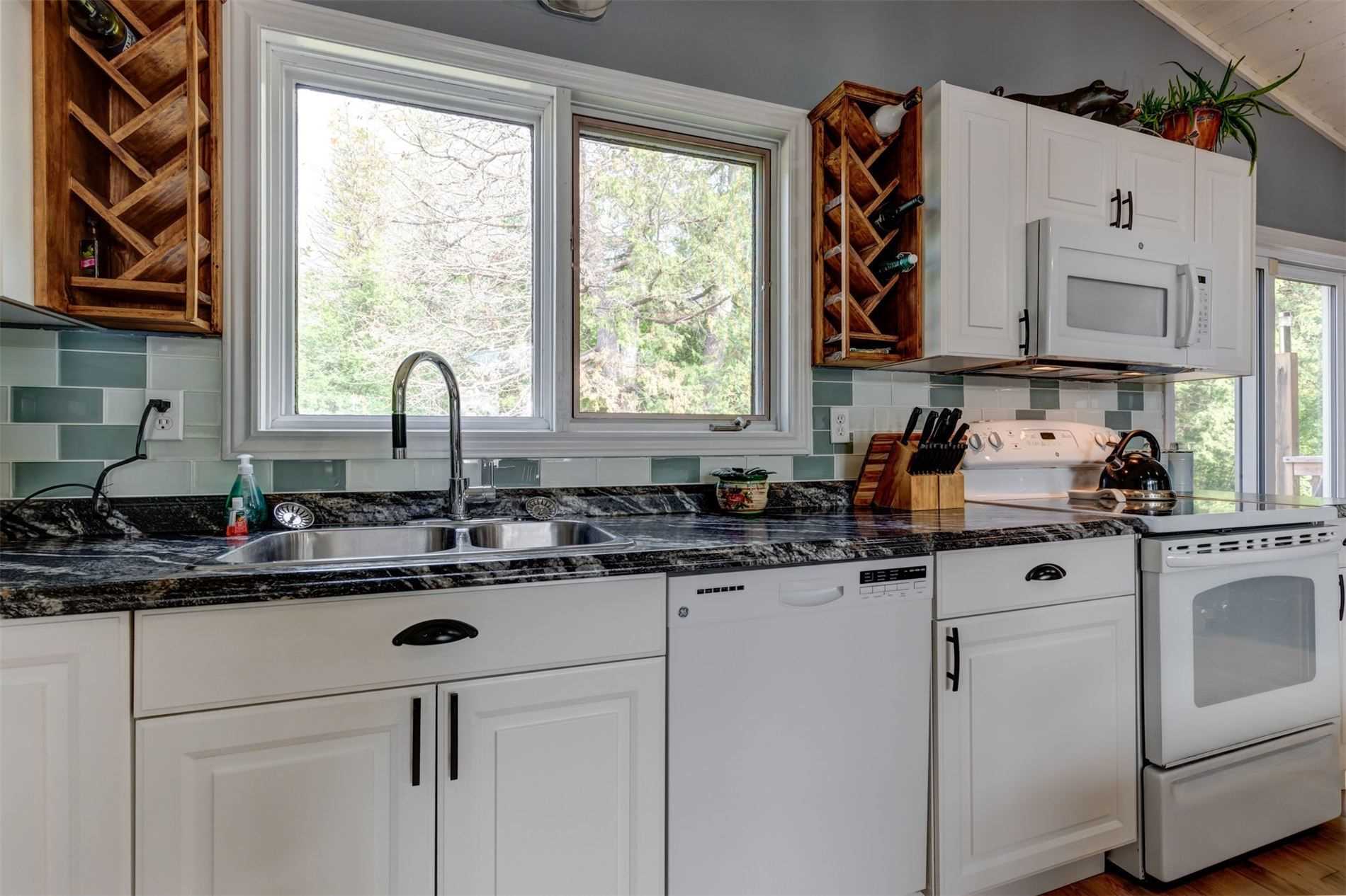 25 Lakeview Cottage Rd