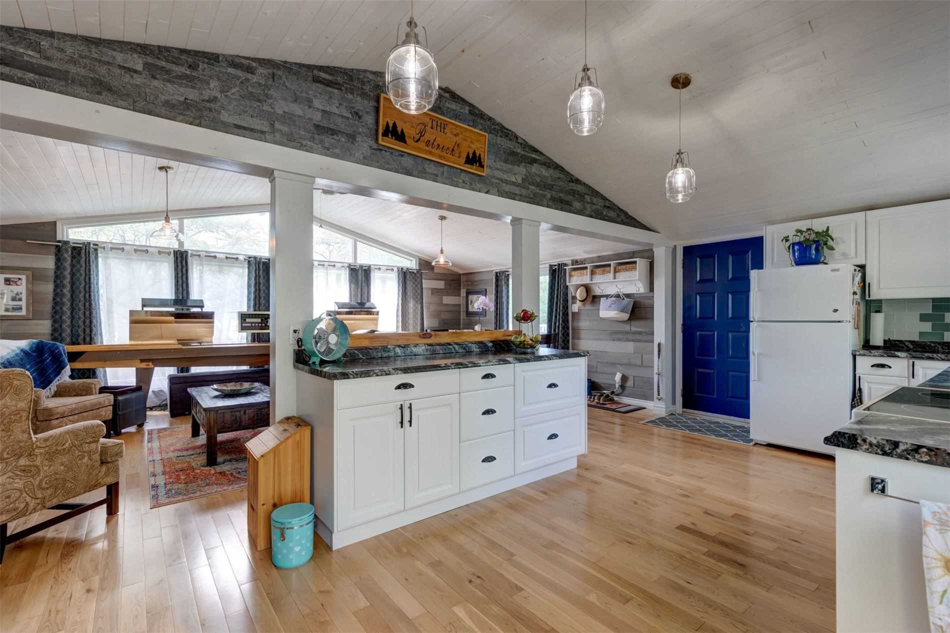 25 Lakeview Cottage Rd