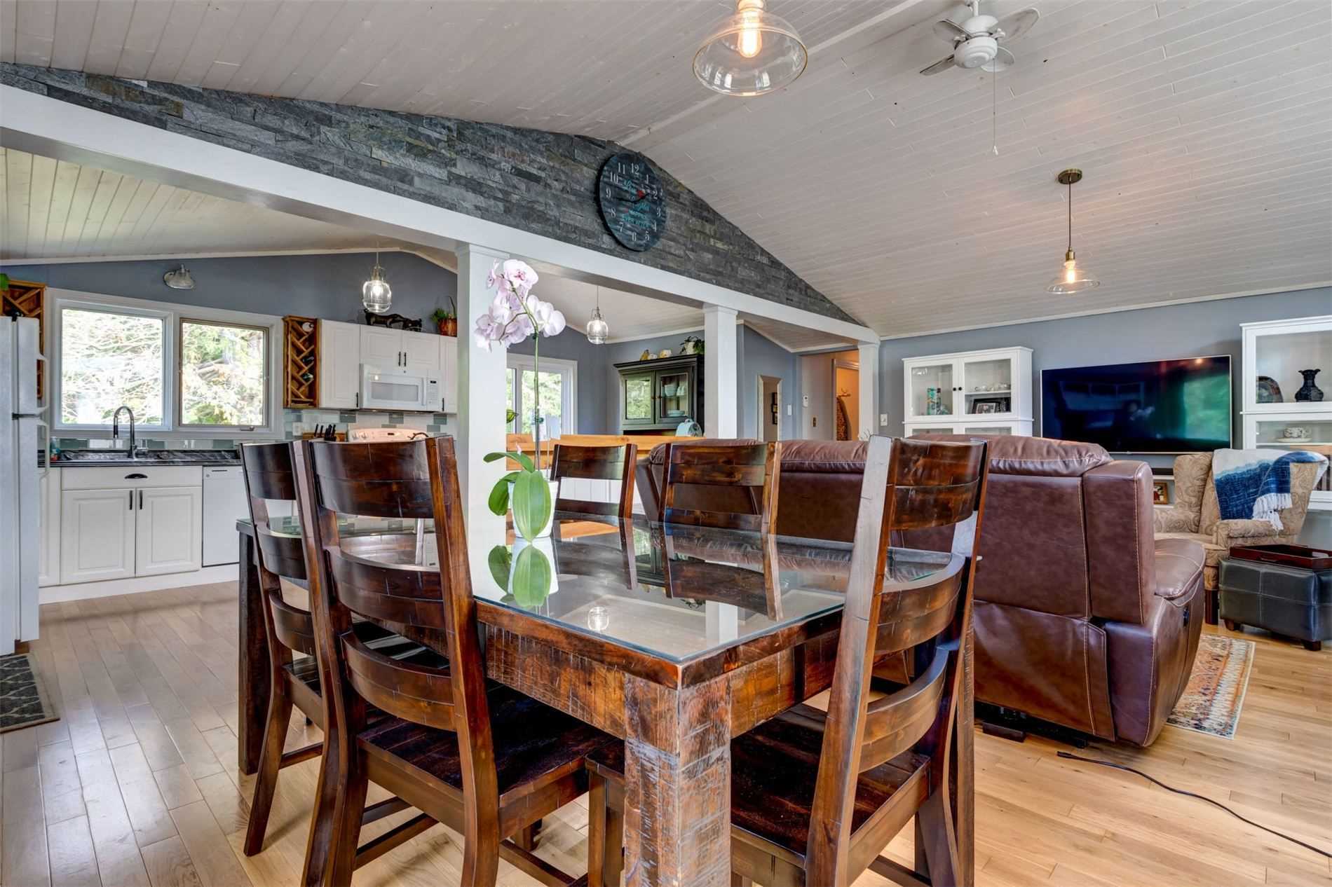 25 Lakeview Cottage Rd