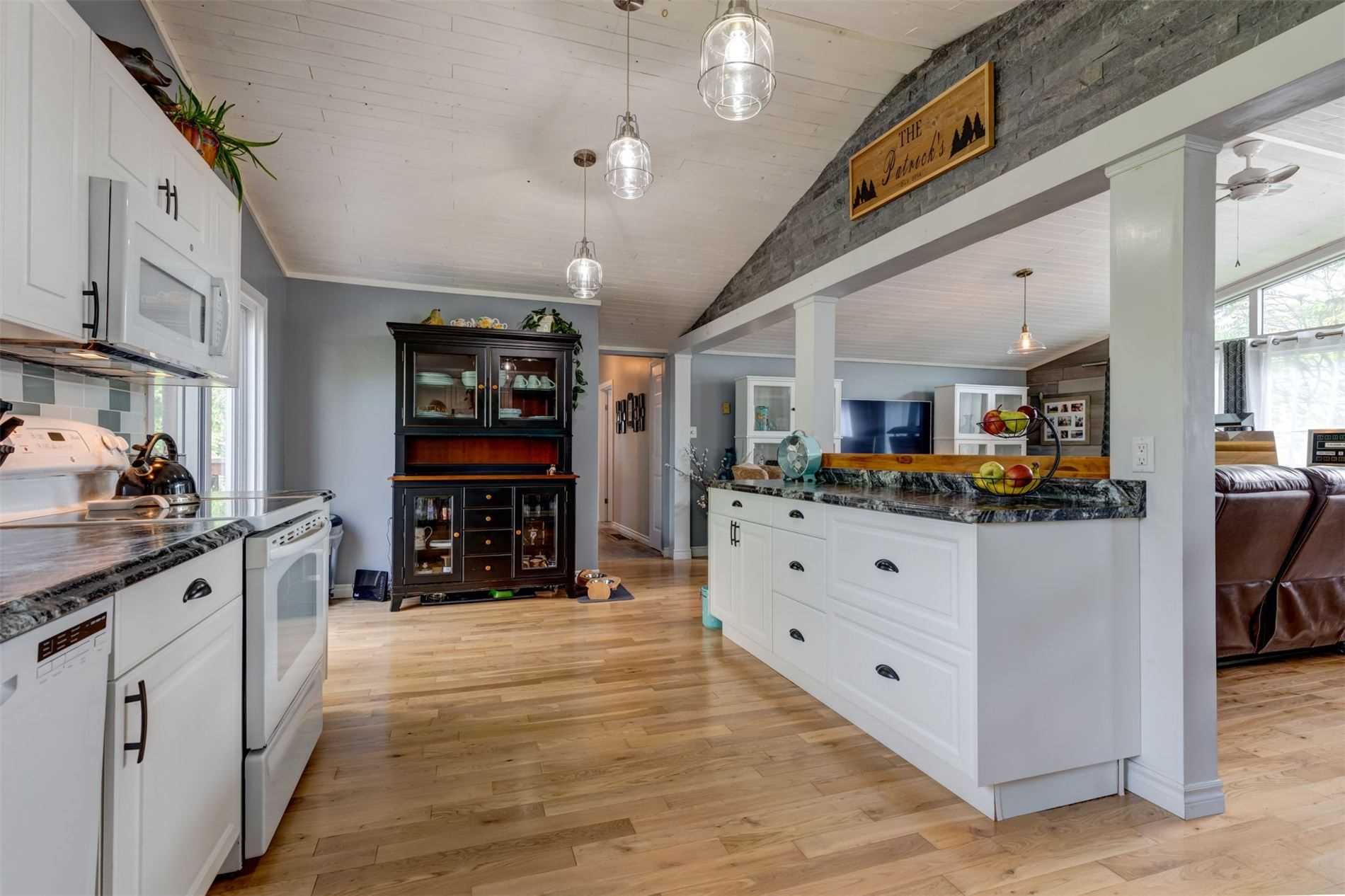 25 Lakeview Cottage Rd