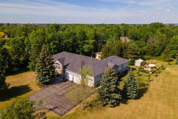 75 Bay Breeze St, Prince Edward County