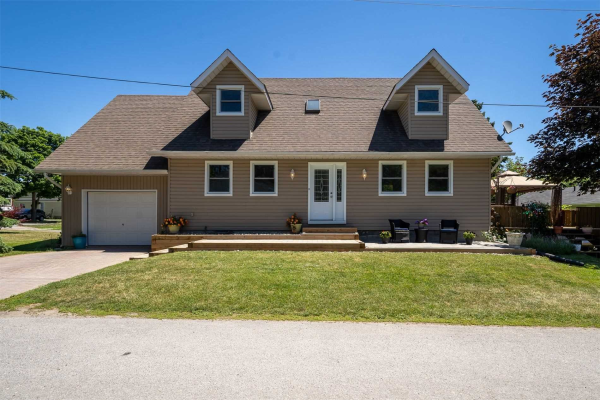 27 Macdonald St, Prince Edward County