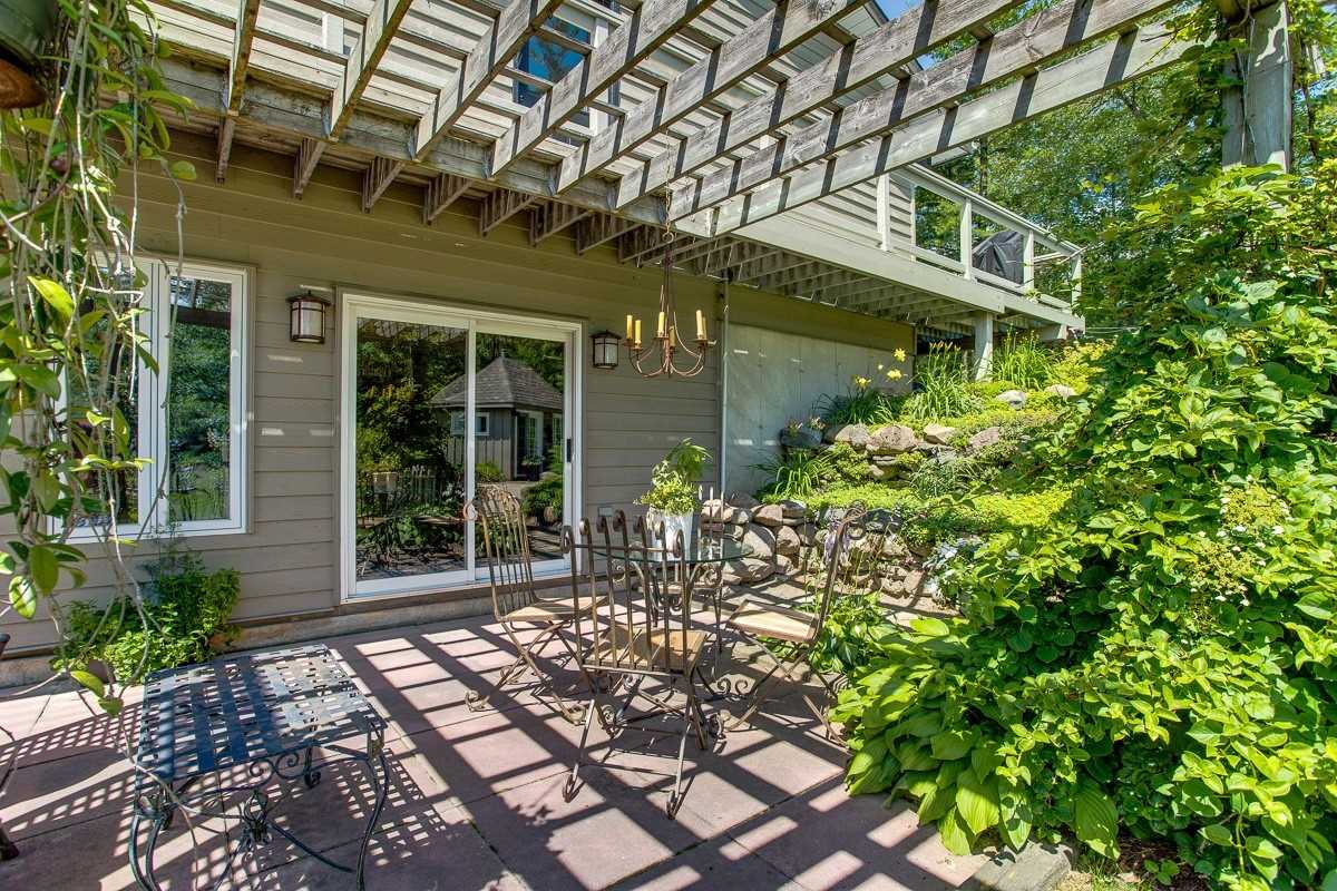 8382 Oak Ridges Dr