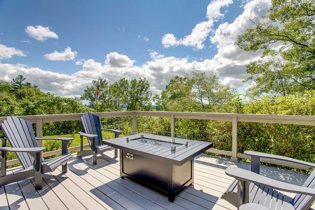 8382 Oak Ridges Dr