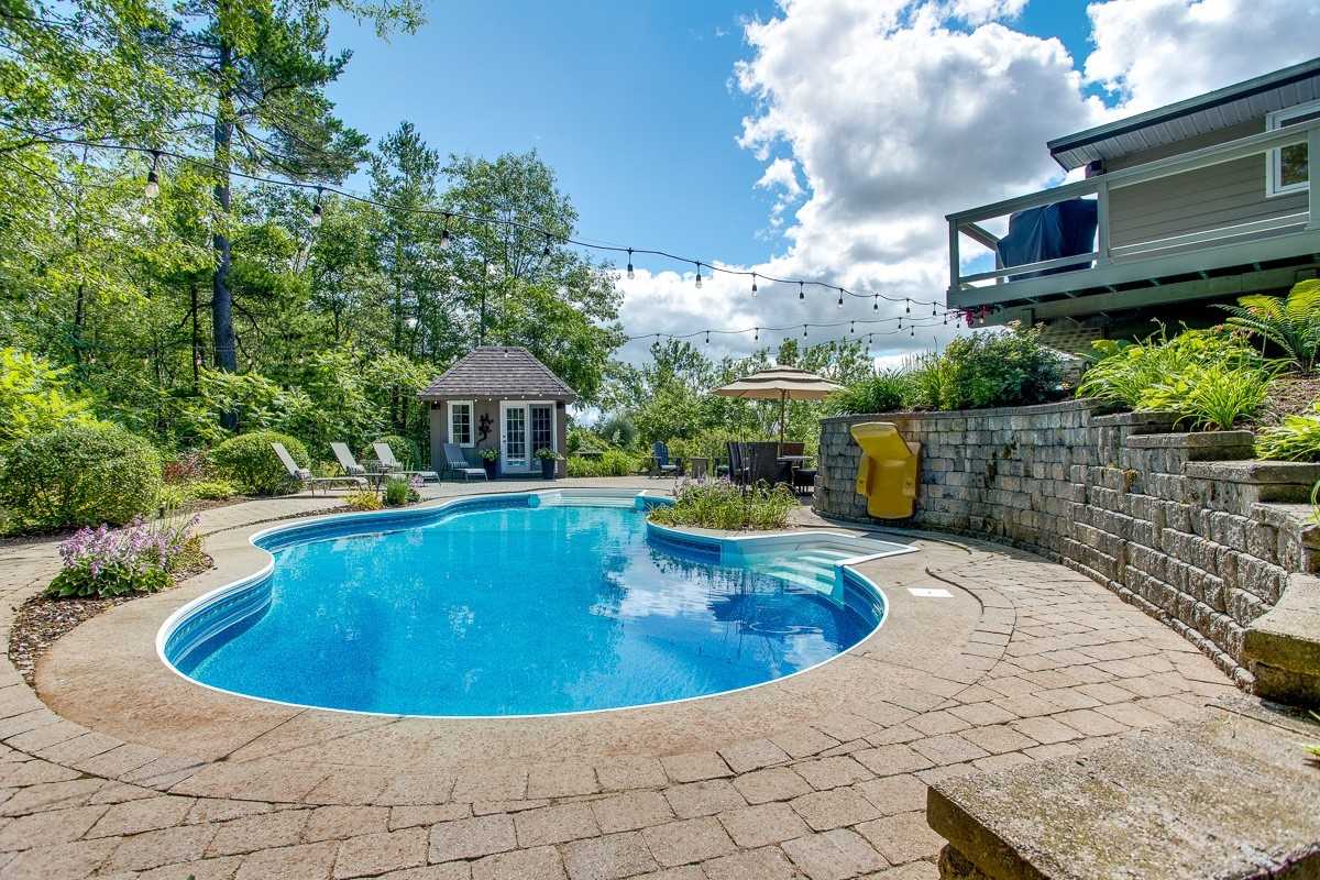 8382 Oak Ridges Dr