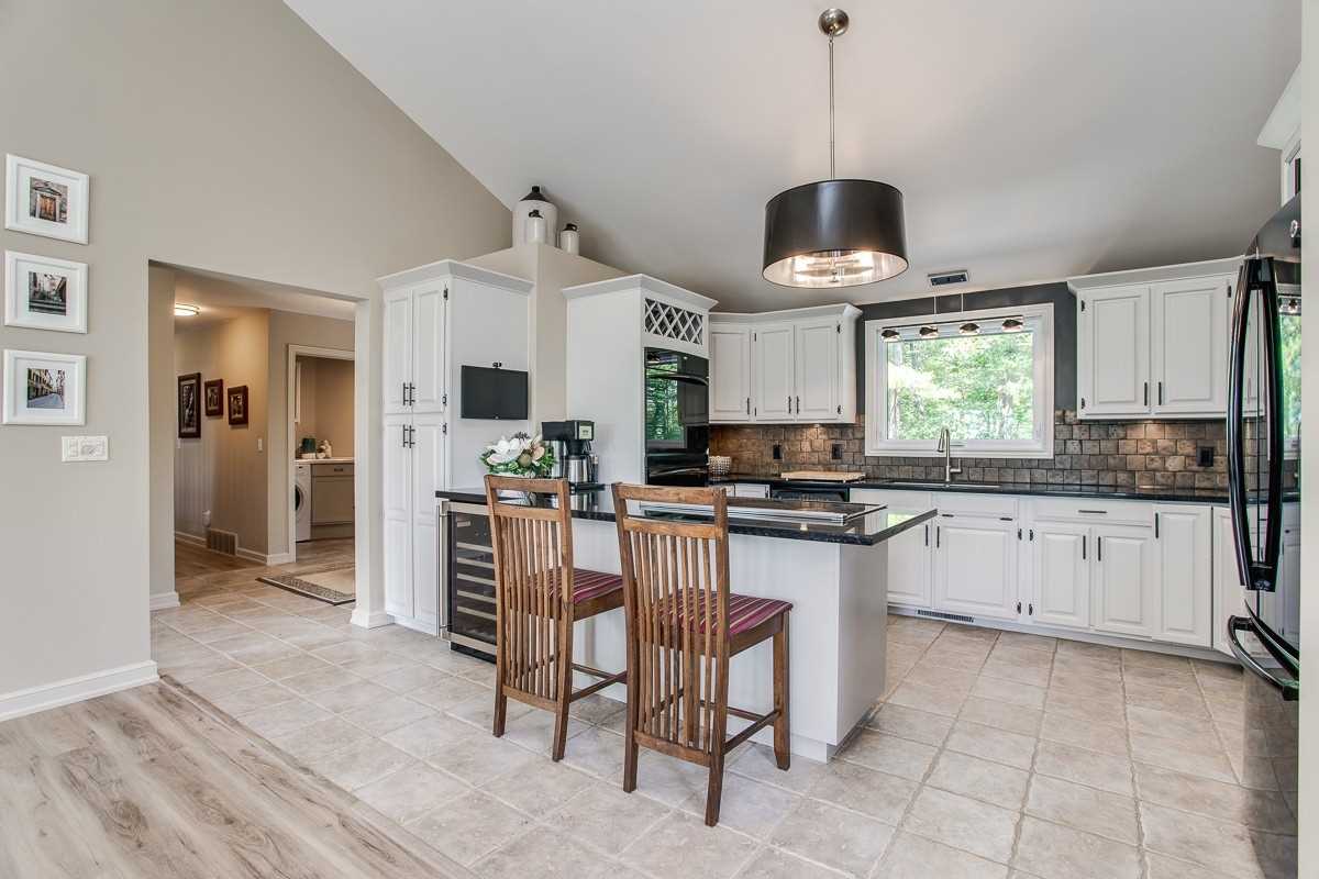 8382 Oak Ridges Dr