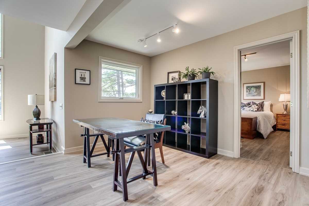 8382 Oak Ridges Dr
