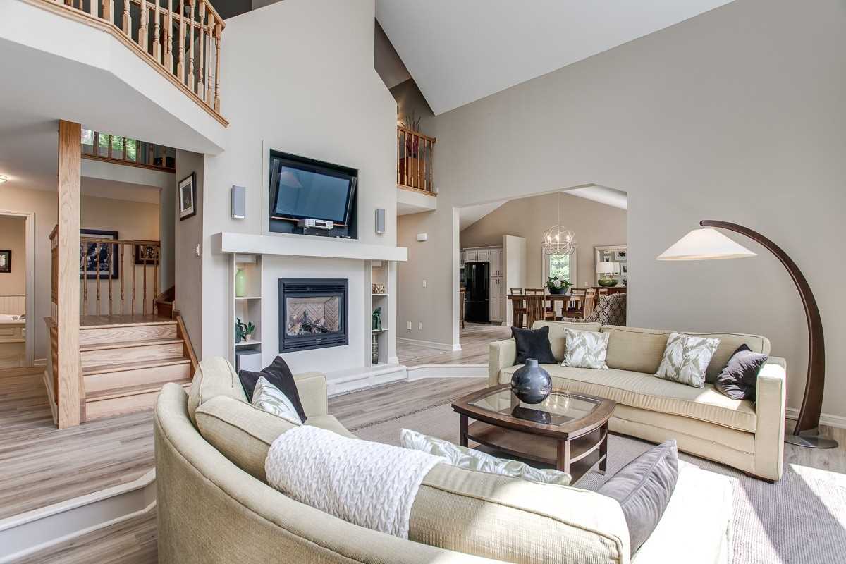 8382 Oak Ridges Dr