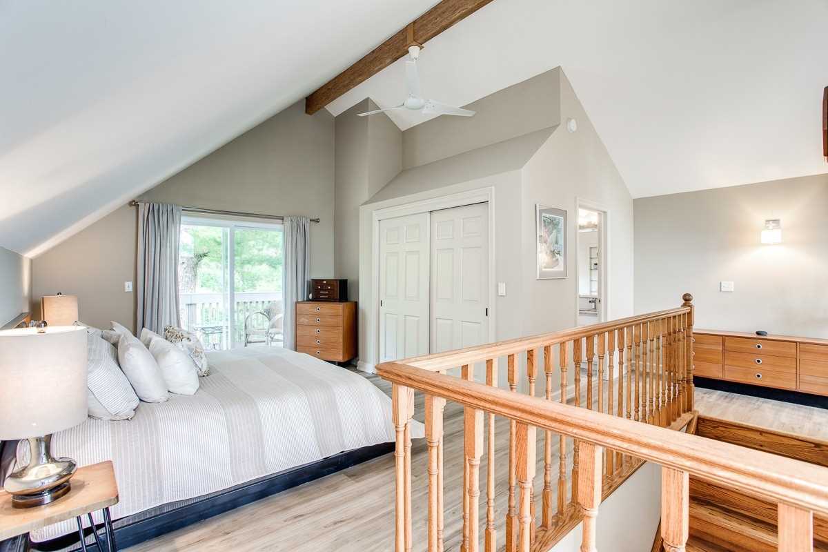 8382 Oak Ridges Dr