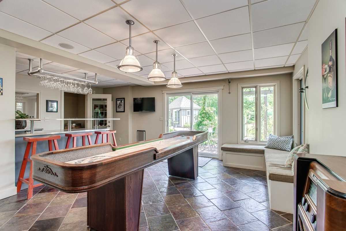 8382 Oak Ridges Dr