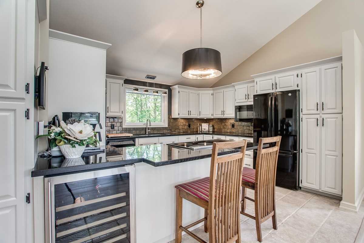 8382 Oak Ridges Dr
