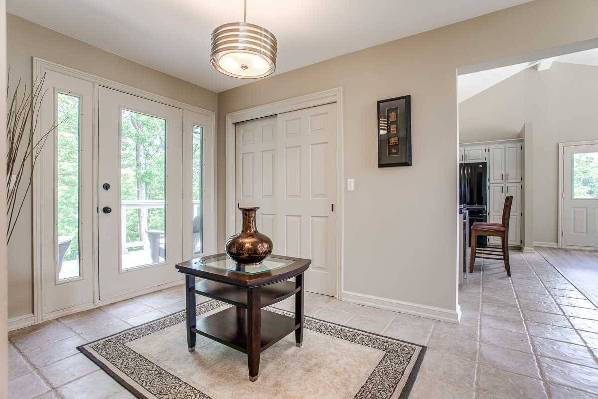 8382 Oak Ridges Dr