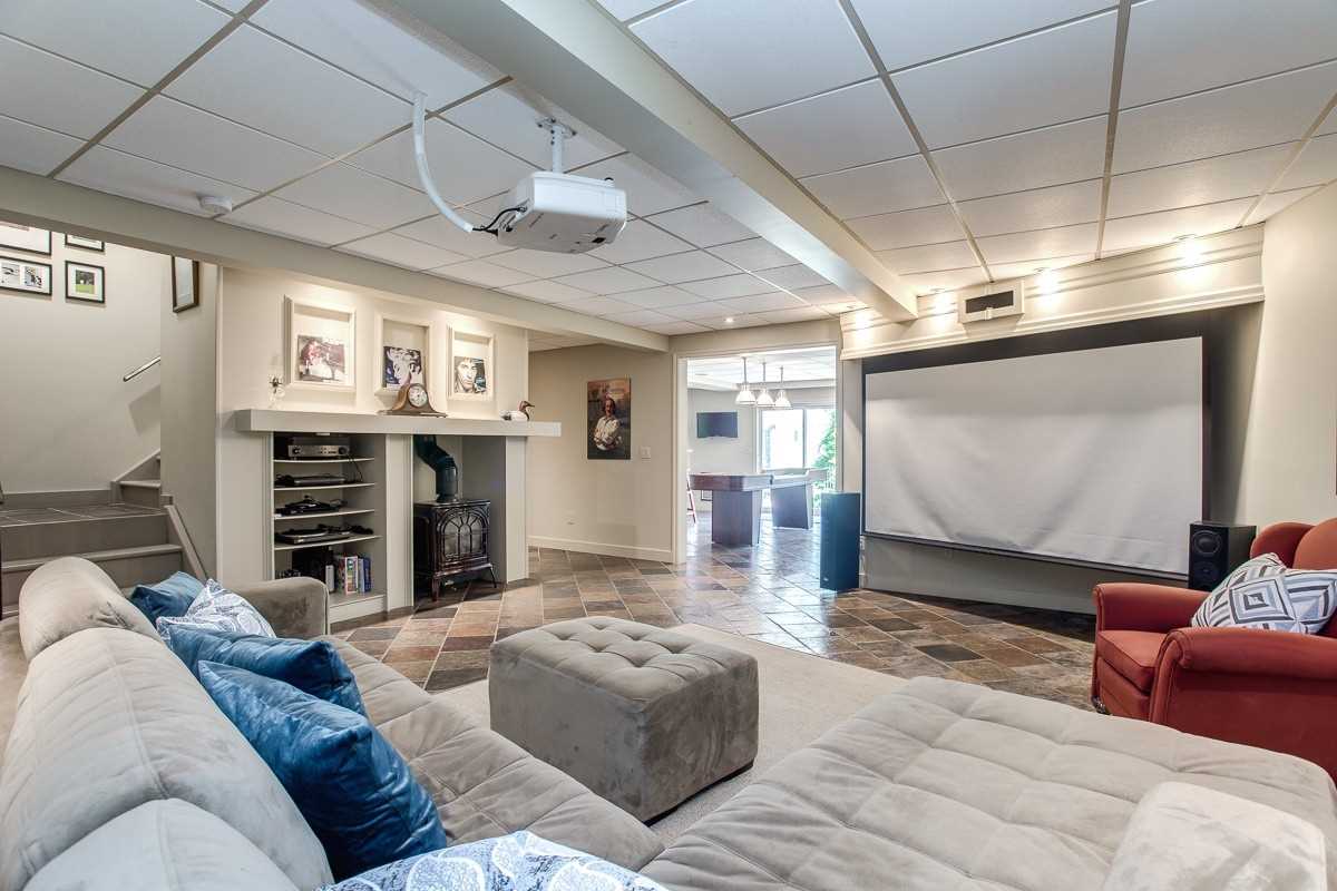 8382 Oak Ridges Dr