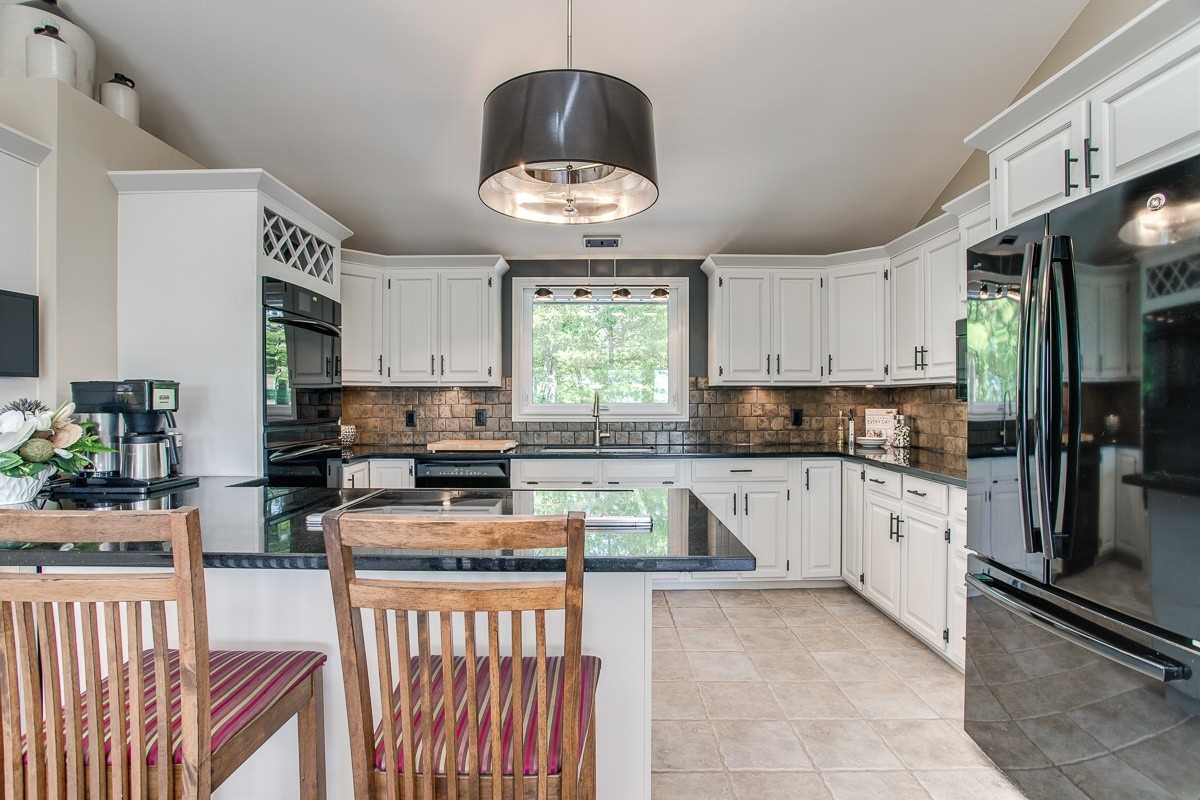 8382 Oak Ridges Dr