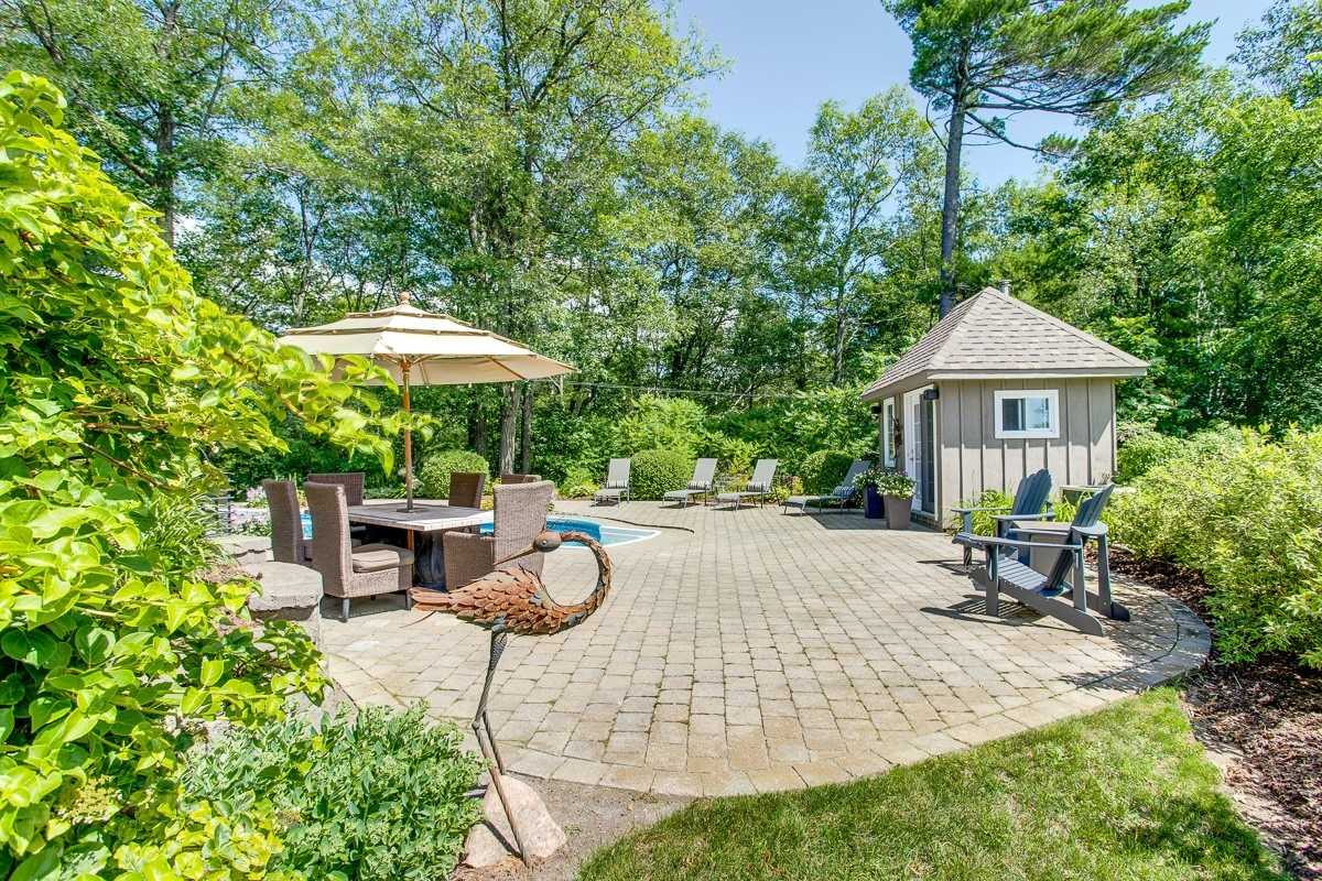 8382 Oak Ridges Dr