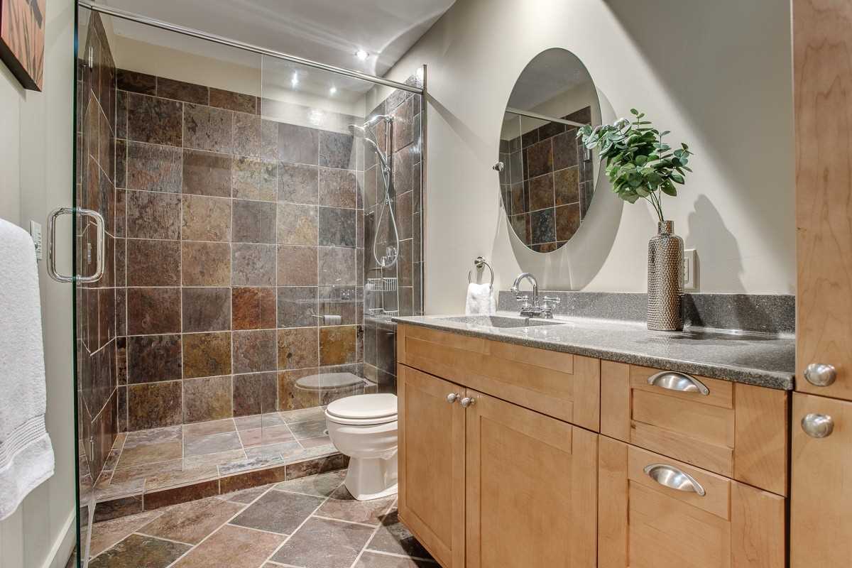 8382 Oak Ridges Dr