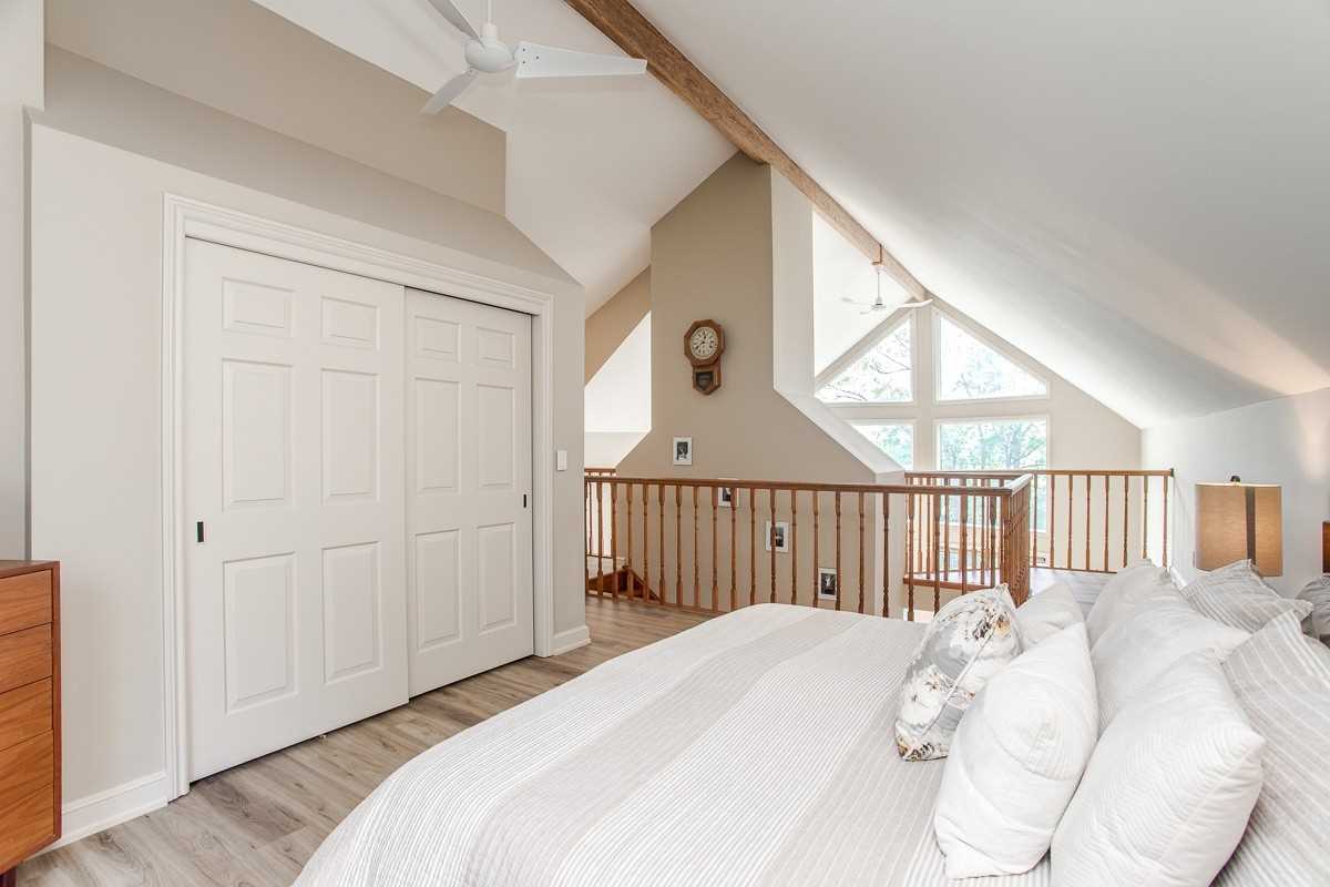 8382 Oak Ridges Dr
