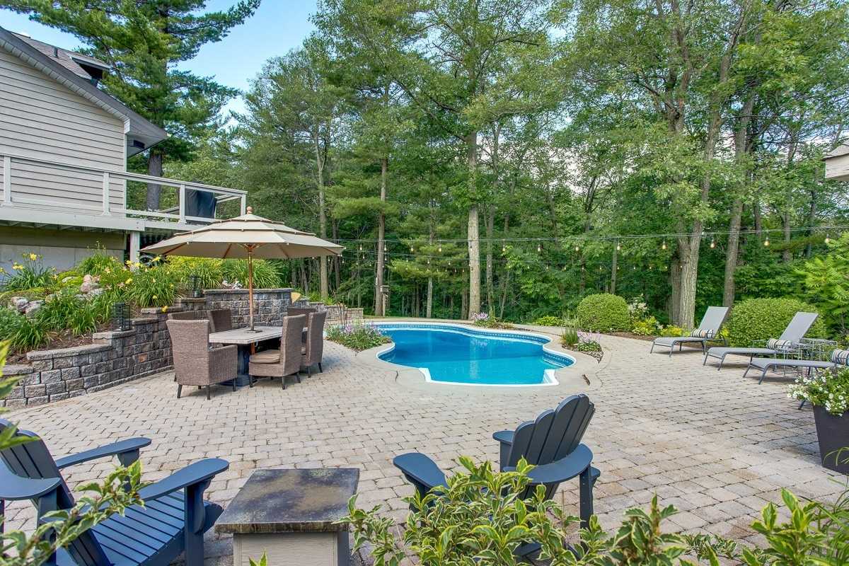 8382 Oak Ridges Dr