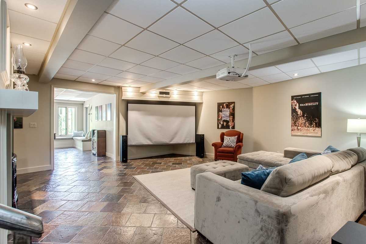 8382 Oak Ridges Dr