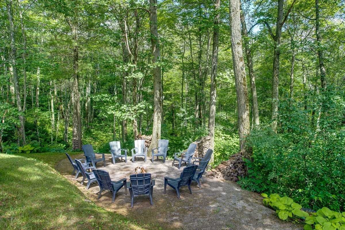 8382 Oak Ridges Dr