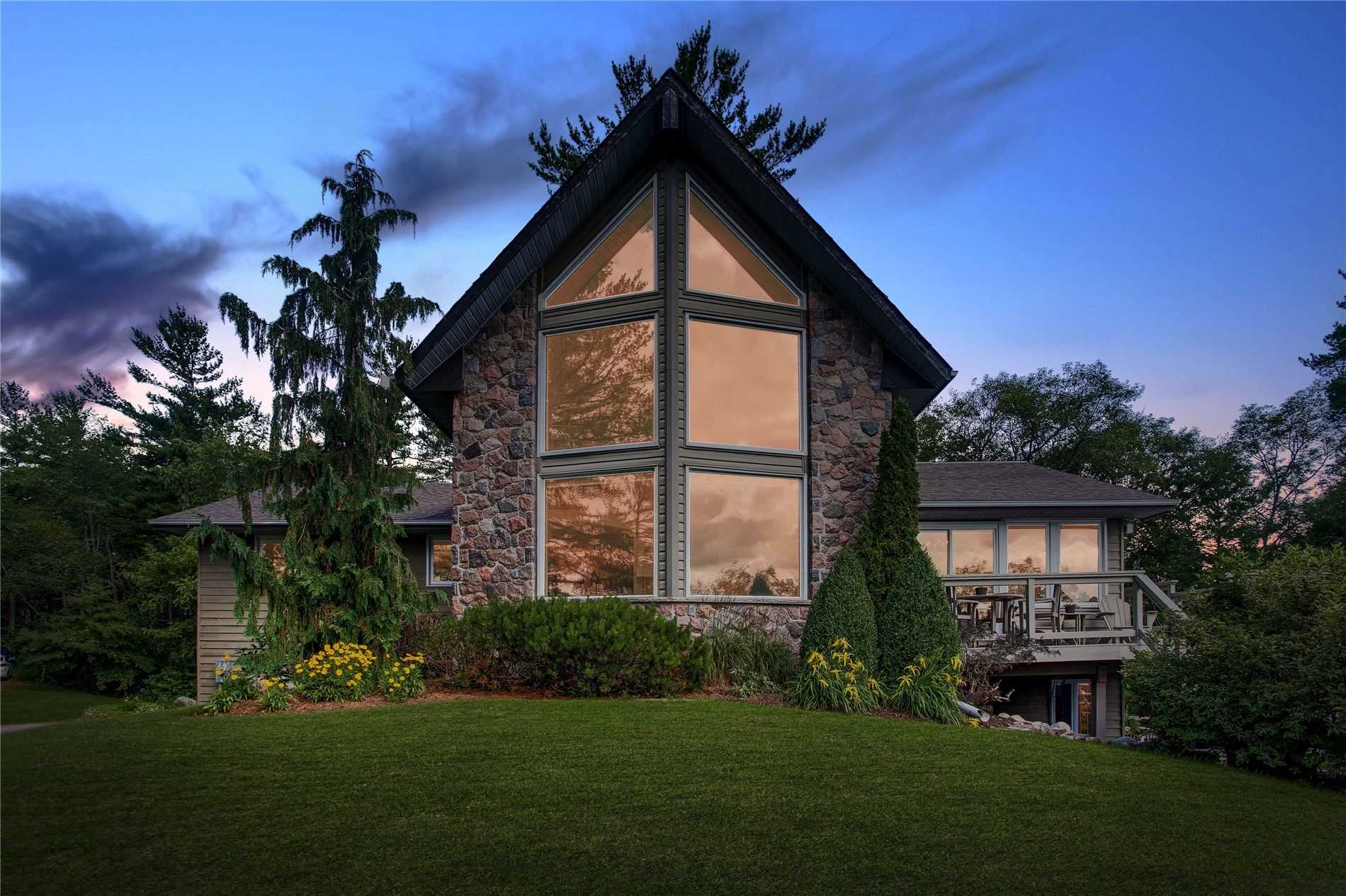 8382 Oak Ridges Dr