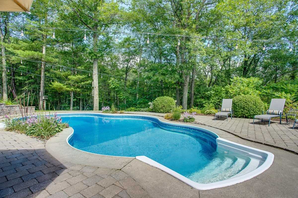 8382 Oak Ridges Dr