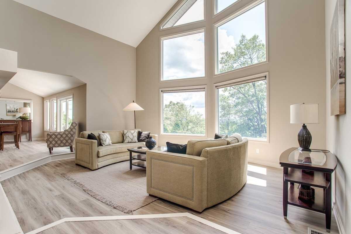 8382 Oak Ridges Dr