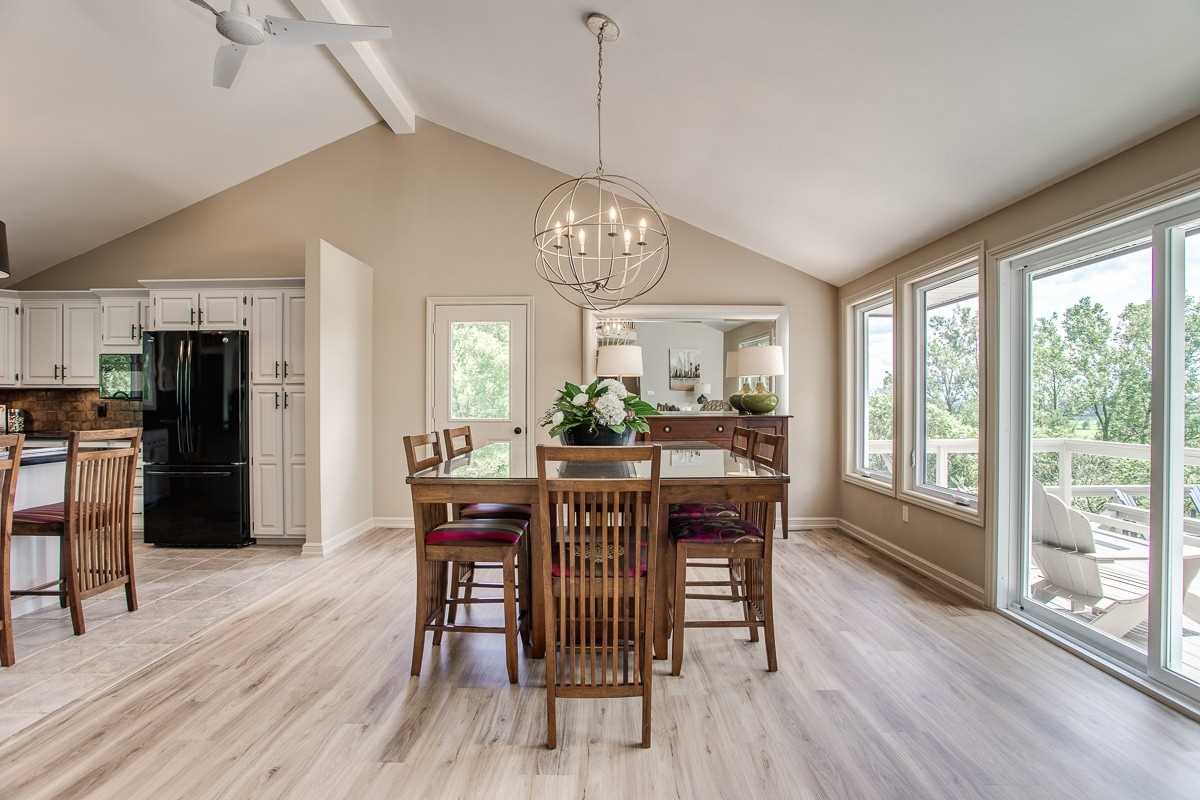 8382 Oak Ridges Dr