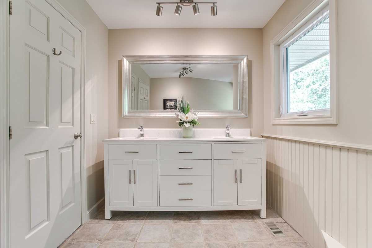 8382 Oak Ridges Dr