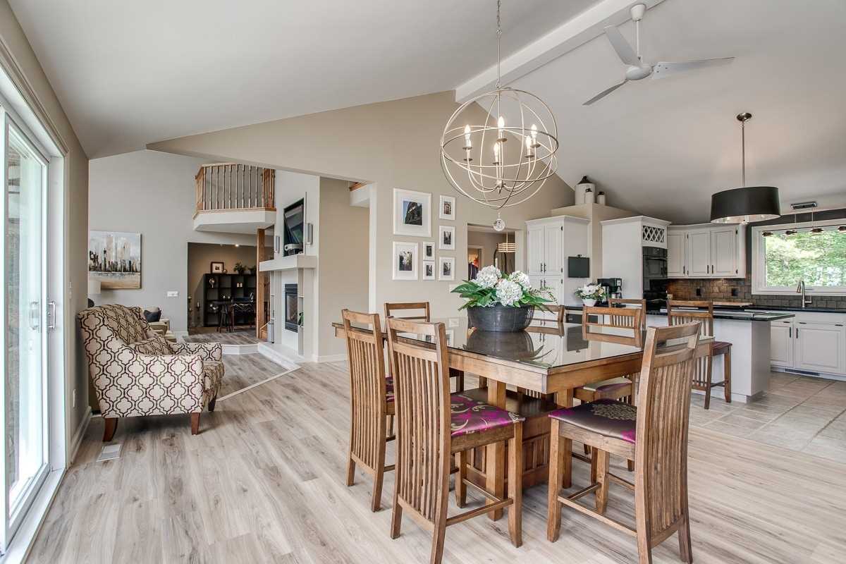 8382 Oak Ridges Dr