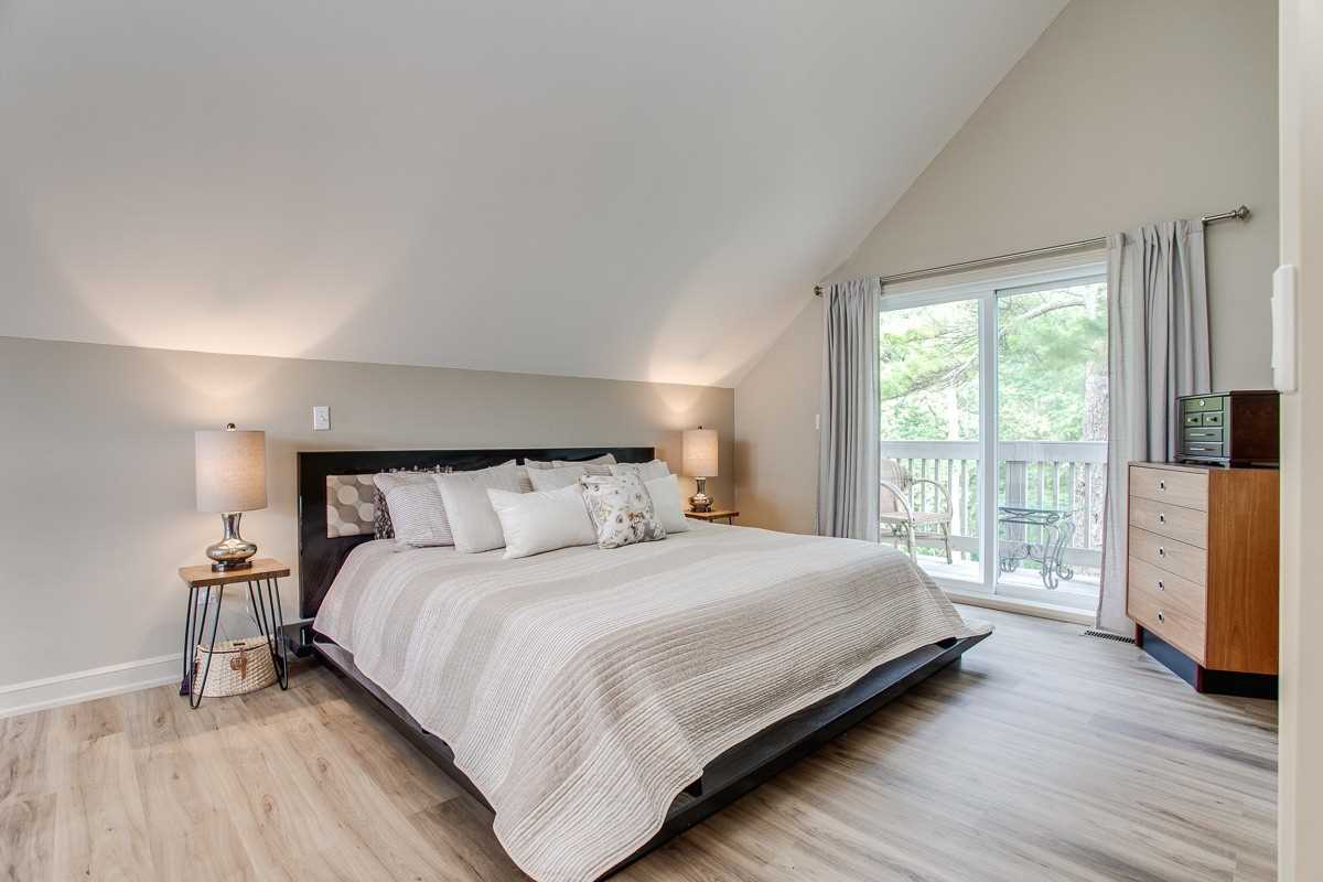 8382 Oak Ridges Dr