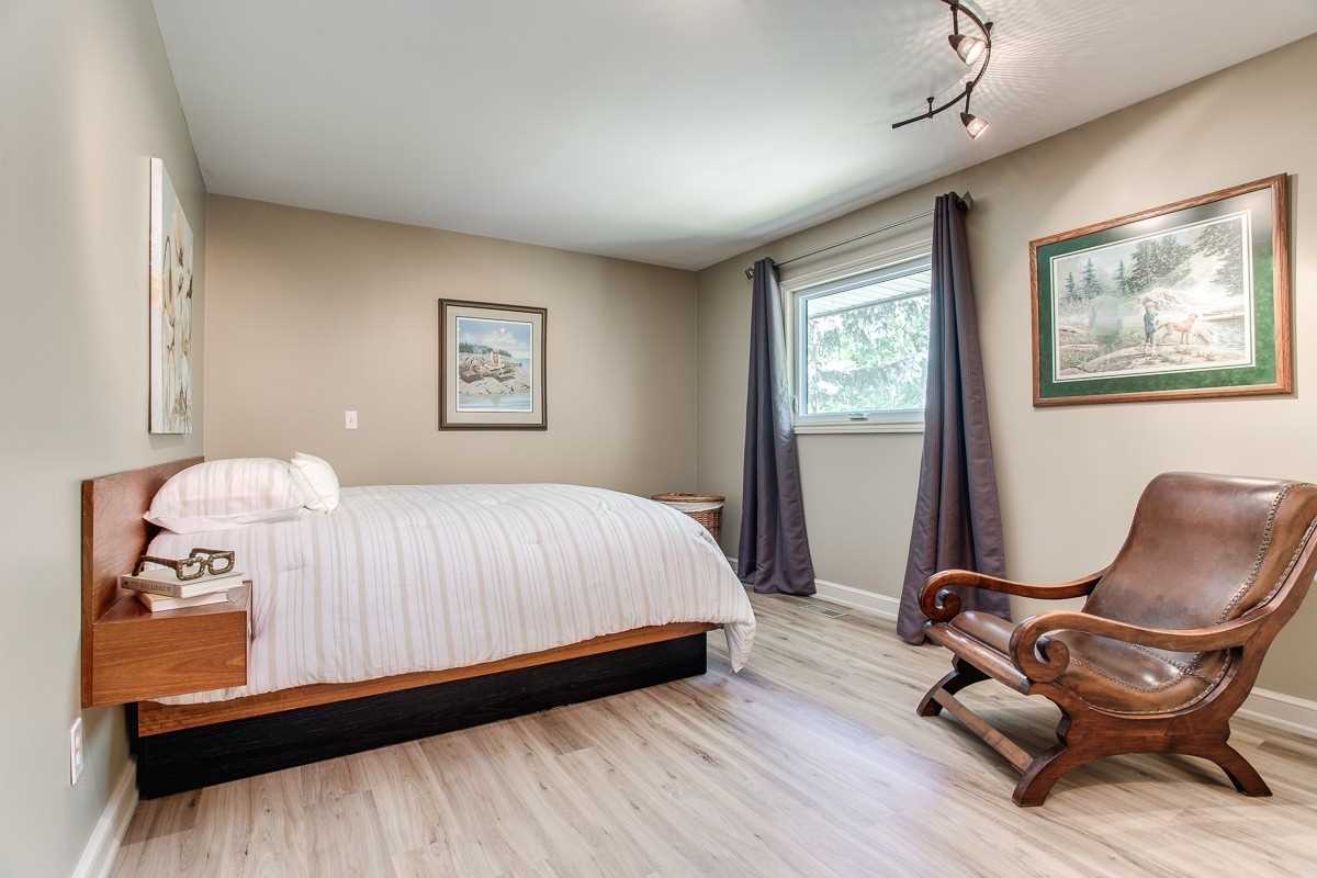 8382 Oak Ridges Dr