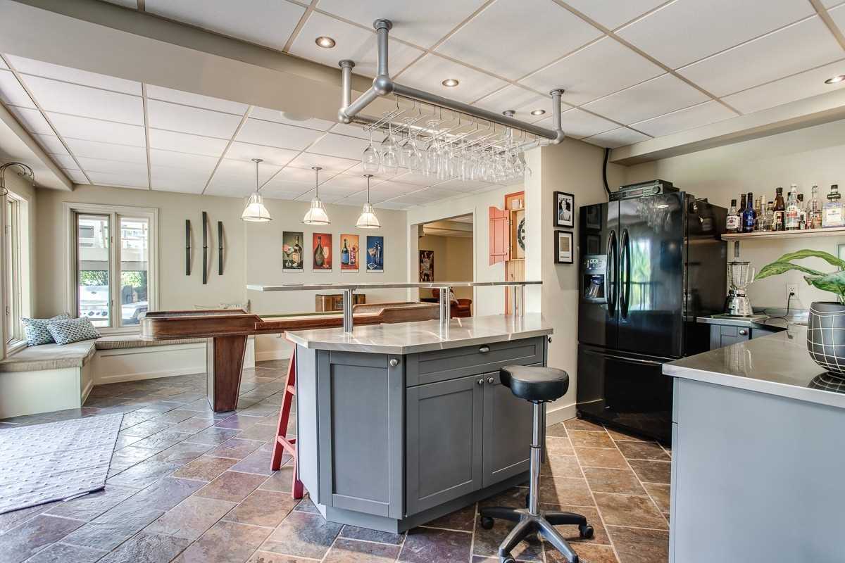 8382 Oak Ridges Dr