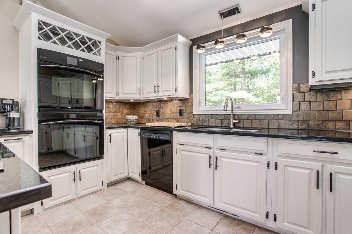8382 Oak Ridges Dr