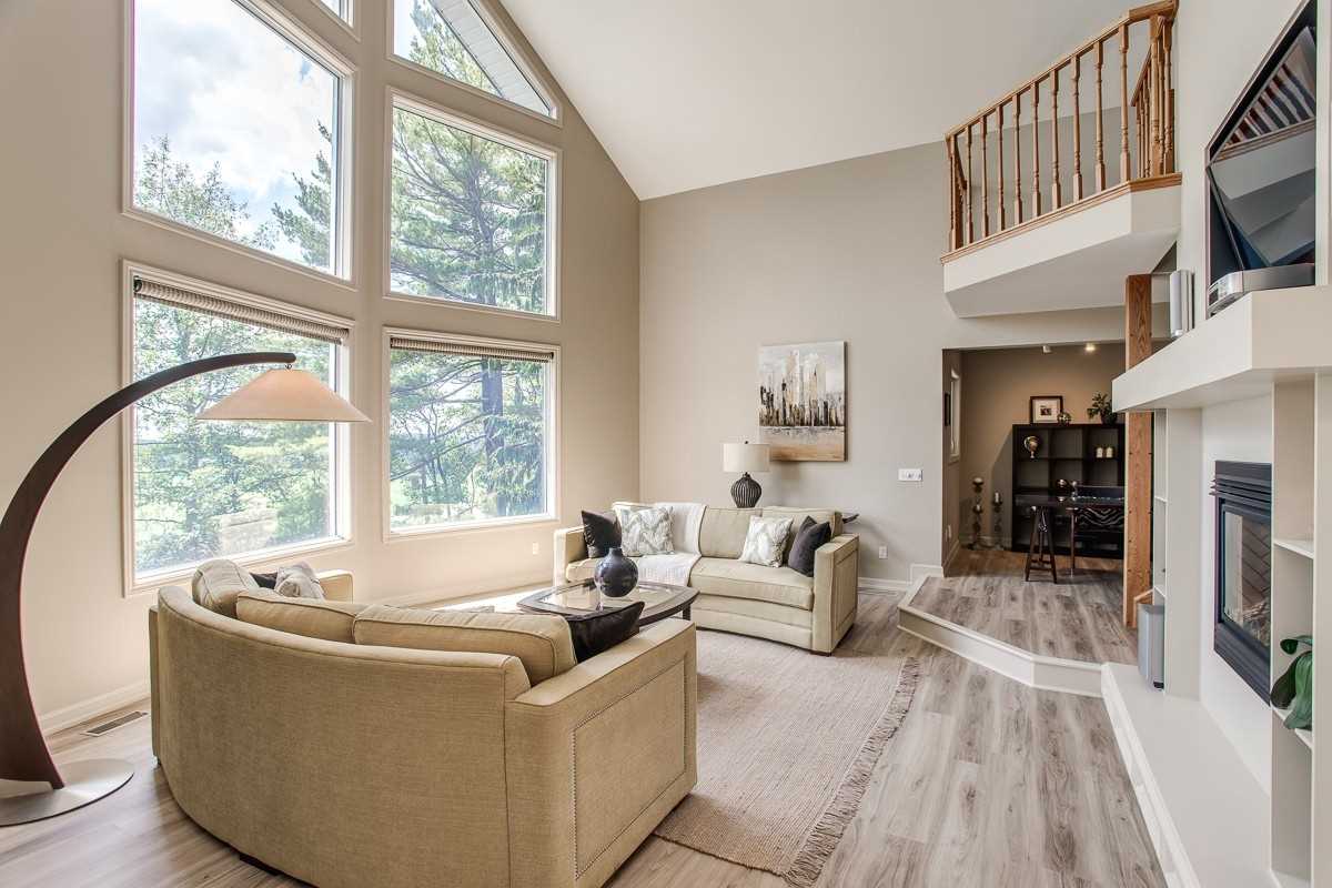 8382 Oak Ridges Dr