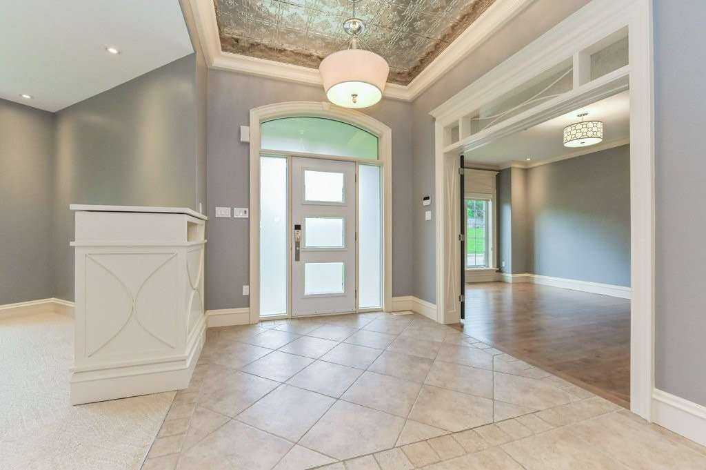 588 Simon St W