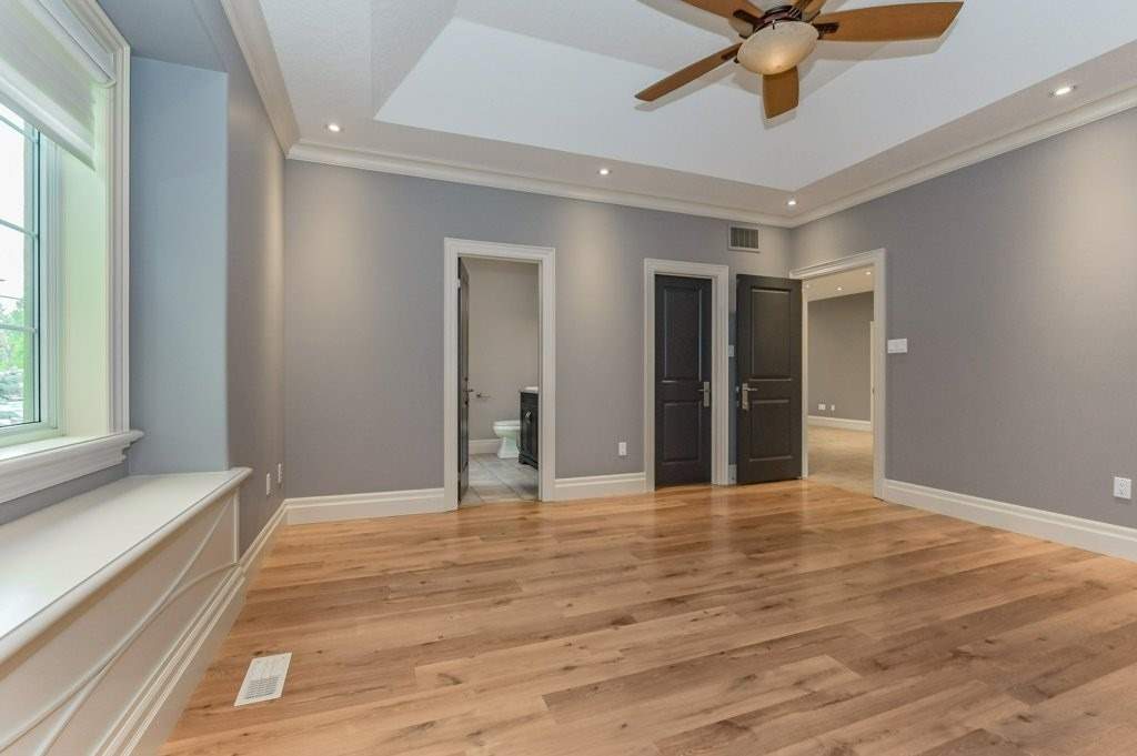 588 Simon St W