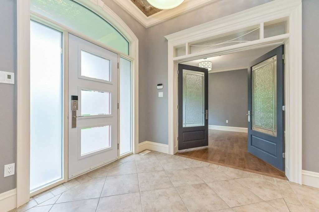 588 Simon St W
