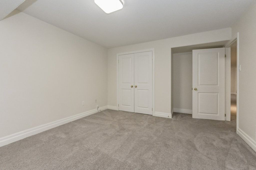 588 Simon St W