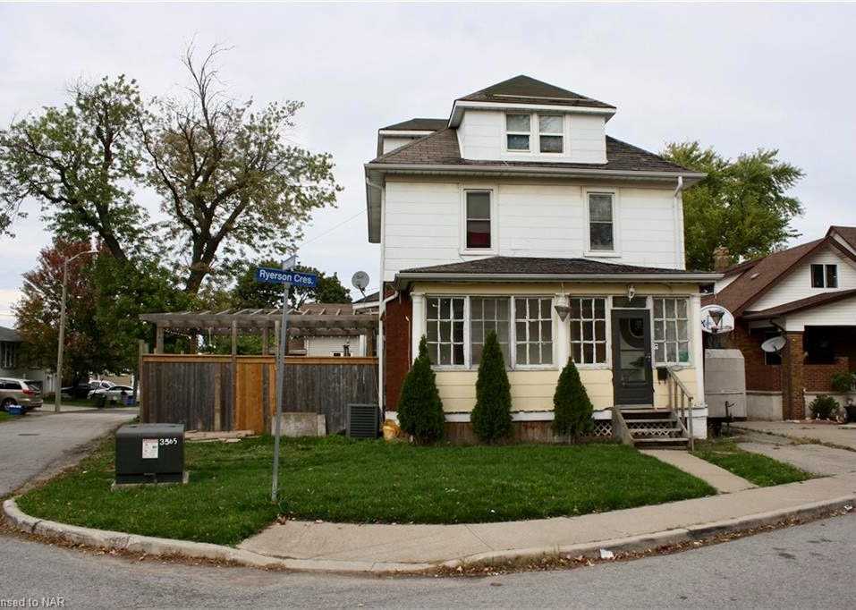 4743 Ryerson Cres